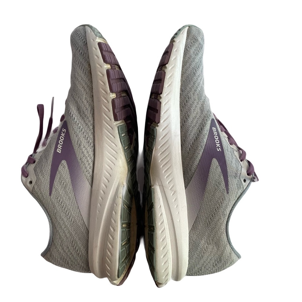 Women’s Brooks Launch 7